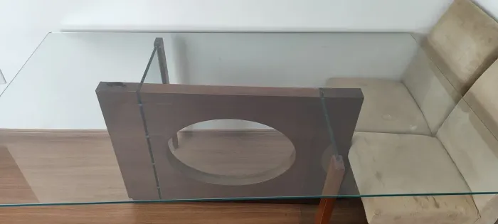 Mesa com tampo de vidro 1/1.80 mts