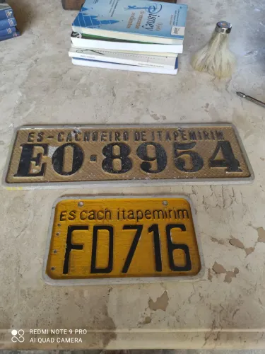 Placas antigas,em alumínio :