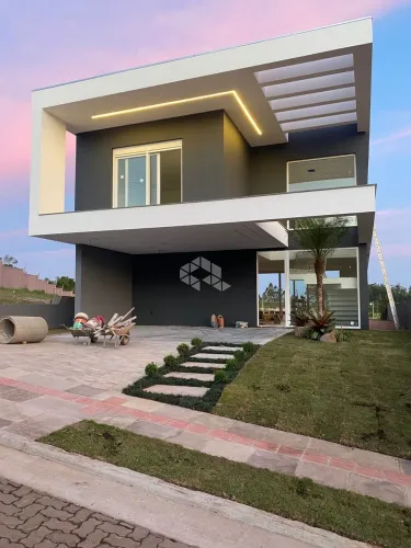 Vende Linda casa sobrado moderna, 3 suites 2 vagas cobertas em Nova Santa Rita