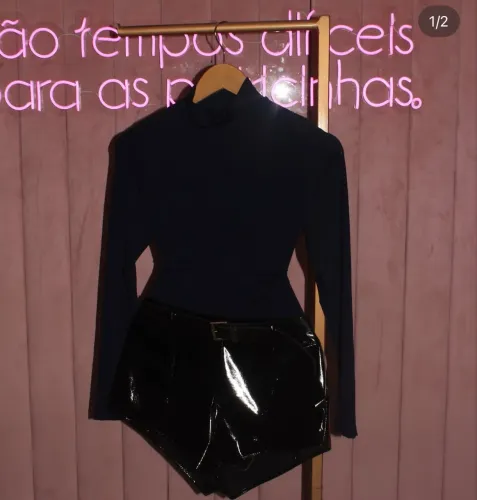 Short feminino preto de couro sintético NOVO - nunca usado
