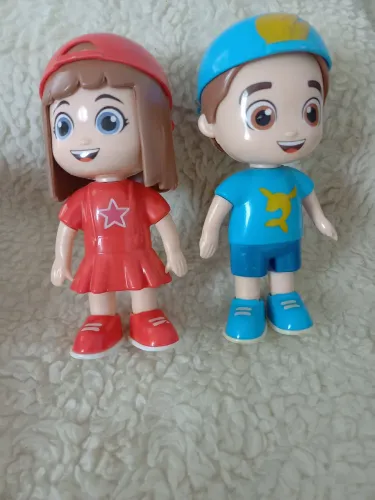 Bonecos Lucas Neto e Gi