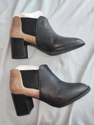 Bota cano curto efeito metalizado couro legítimo número 37