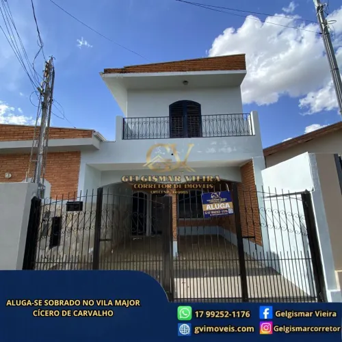Casa com 3 Quarto(s) e 2 banheiro(s) para Alugar, 200 m² por R$ 2777 / Mês