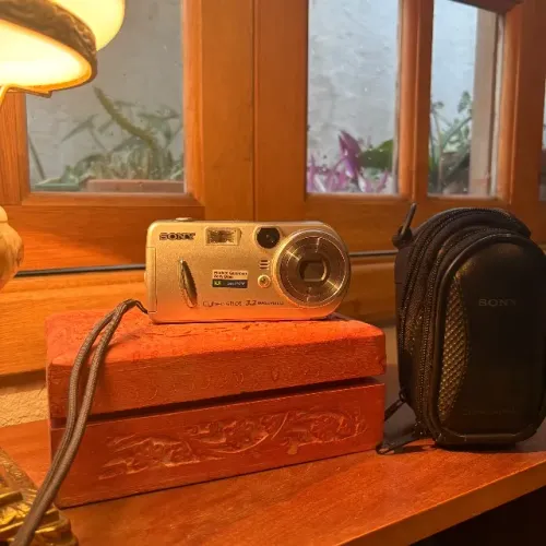 Sony Cyber-shot DSC-P72