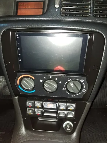 Vendo multimídia aikon electron 7pol com moldura e chicote.