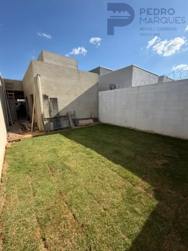 Casa para Venda em Sete Lagoas, Nova Serrana, 2 dormitórios, 1 banheiro, 2 vagas