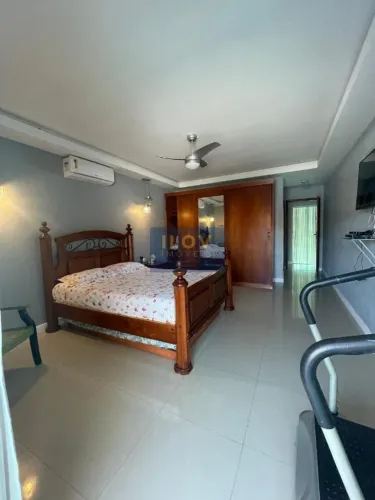 Casa no Centro de Búzios com 6 quartos (4 suítes) + Piscina e Espaço Gourmet junto a Rua d