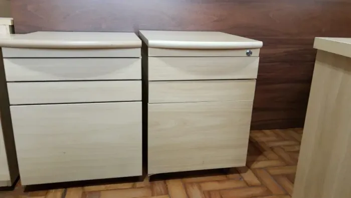 Gaveteiros para escritório em excelente estado. 