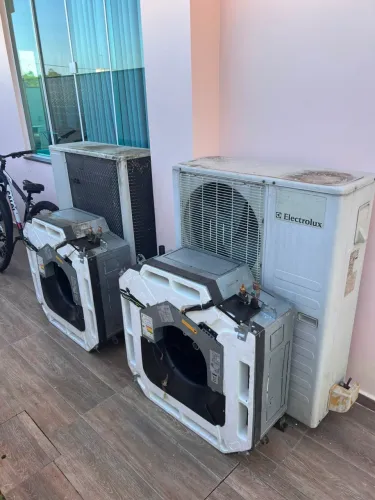 Vendo dois ar condicionado modelo cassete .