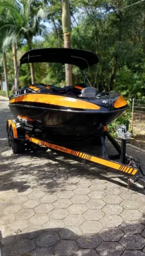 Jet boat Colunna