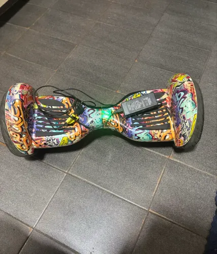 Skate elétrico (hoverboard) com Bluetooth