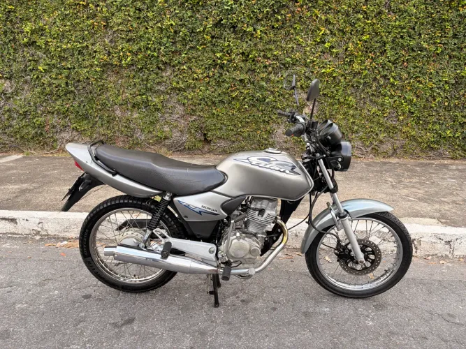 Titan 125 Completa 2002 muito nova!!