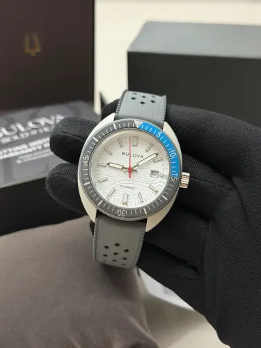 Relógio Bulova Snorkel white shark novo 