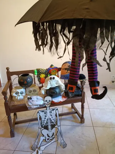 Kit Festa Halloween ? ! Bruxa presa no telhado - vários itens 