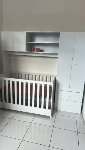 Berço e guarda roupa