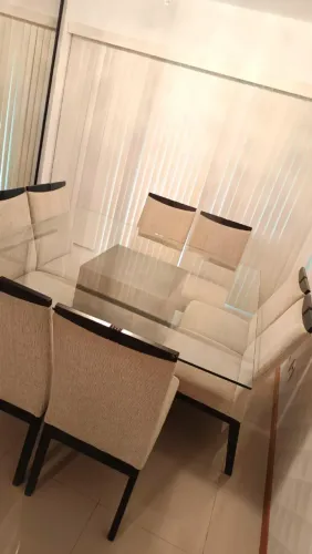 Mesa de jantar quadrada com tampo de vidro com 8 cadeiras