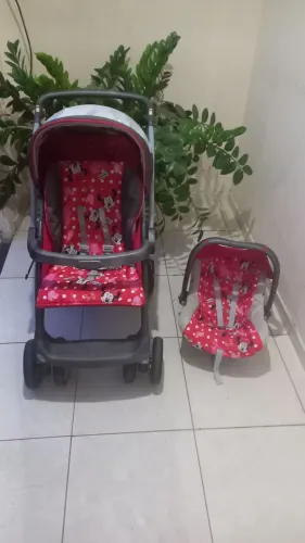 CARRINHO COM BEBÊ CONFORTO EM ÓTIMO ESTADO