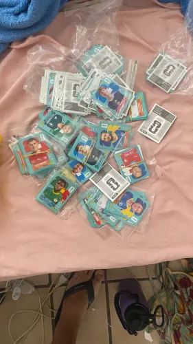Mais de 300 figuirinhas repetidas 