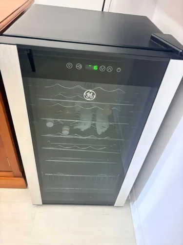 Vende-se uma adega