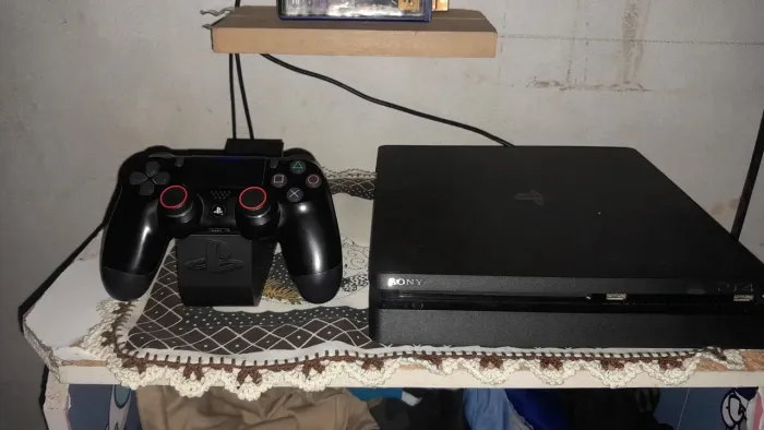 VENDO PLAYSTATION 4 R$1.550,00 tratar pelo zap 919- * alberto