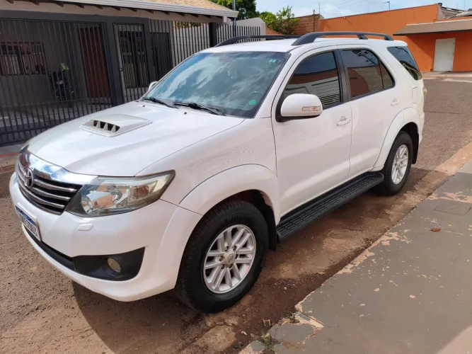 Toyota Hilux SW4 SRV D4-d 4X4 3.0 TDI Dies. AUT 2014