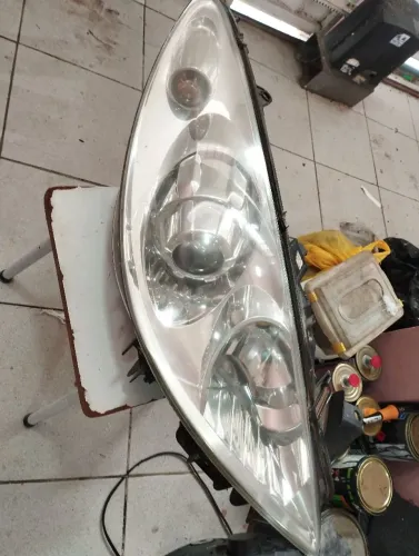 Farol do Peugeot 307 lado direito 