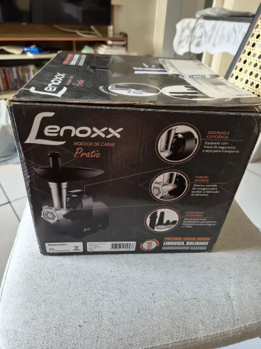 Moedor de  carne Lennox 127v (na caixa)