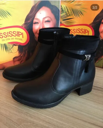 Bota cano curto tamanho 36