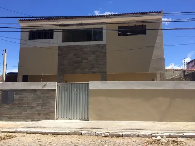 Imóvel de renda com 10 quartos mobiliados em Candelária