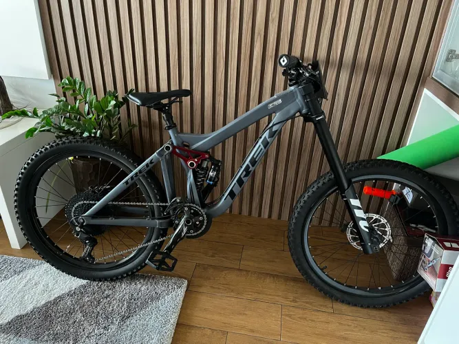 Nova nunca usada KHS DH300 bike de downhill