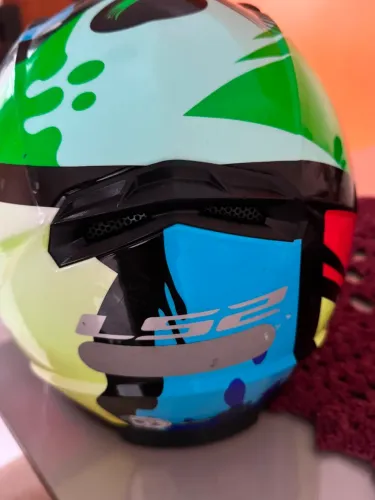 Capacete alta linha