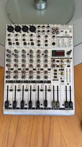 MESA DE SOM PROFISSIONAL 6 CANAIS Behringer