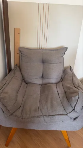 Poltrona Decorativa Cinza - Confortável | Leia a descrição