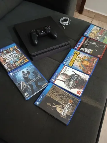 PS4 slim 1tb acompanha jogos e um controle top bem.conservado