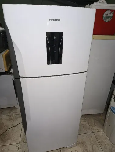 Vendo uma geladeira Panasonic funcionando perfeitamente bairro nova Almeida serra