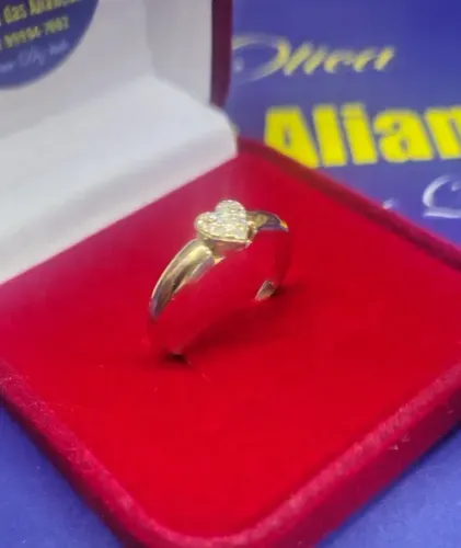 Anel Ouro 18 Kilates Coração Diamantes 8 mm Peso 2.02 Gramas 5 mm