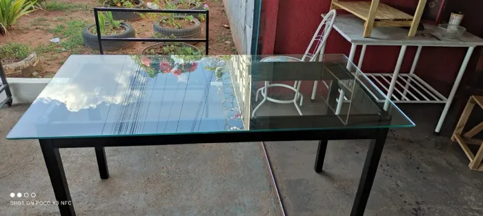 Vendo Uma Mesa