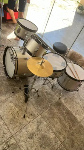 Bateria acústica infantil