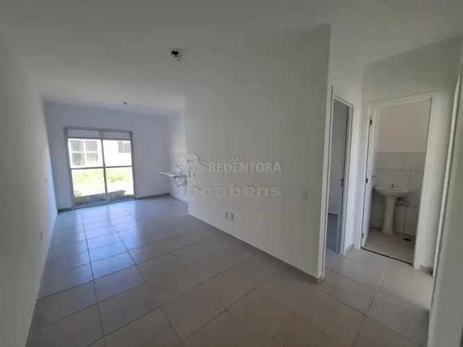 Condomínio Garden Rni Casa com 2 dormitórios, 01 vaga de garagem.
