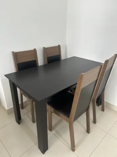 Mesa de jantar + 4 cadeiras