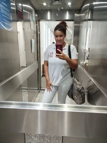 Técnica de Enfermagem e Cuidadora
