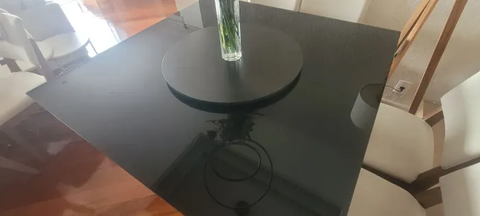 Vendo mesa de jantar para 8 lugares