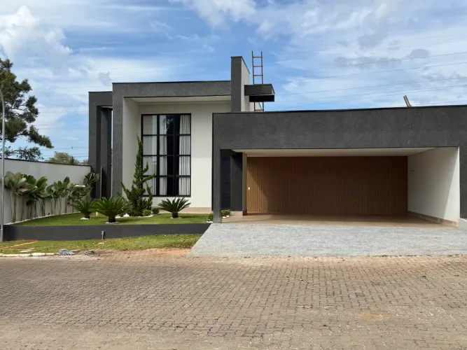 MANSÃO DE ALTO PADRÃO NA QD03 PARK WAY - Sofisticação, Espaço e Conforto Absoluto