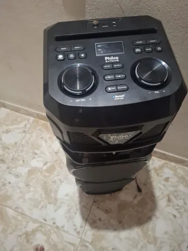 Caixa excelente com 2100W Bass