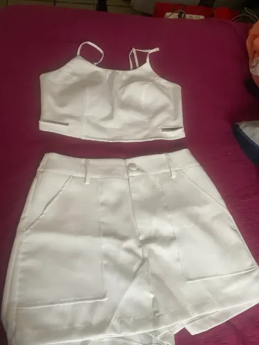 Estou vendendo um conjunto branco aí estou trocando
