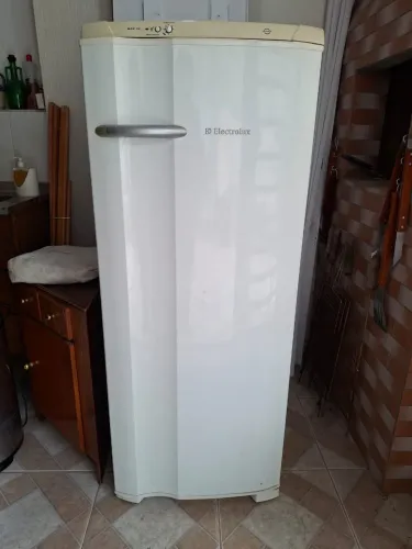 Geladeira Eletrolux 220W