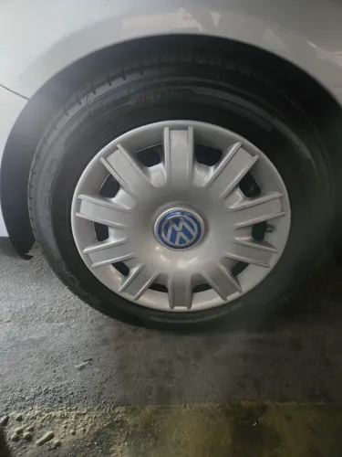 Vendo aro 15 volkswagen 5x100 pneus novos e balanceadas 