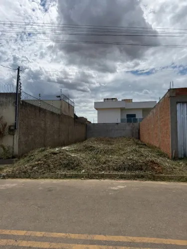 LOTE À VENDA - LOTEAMENTO ALVORÁ