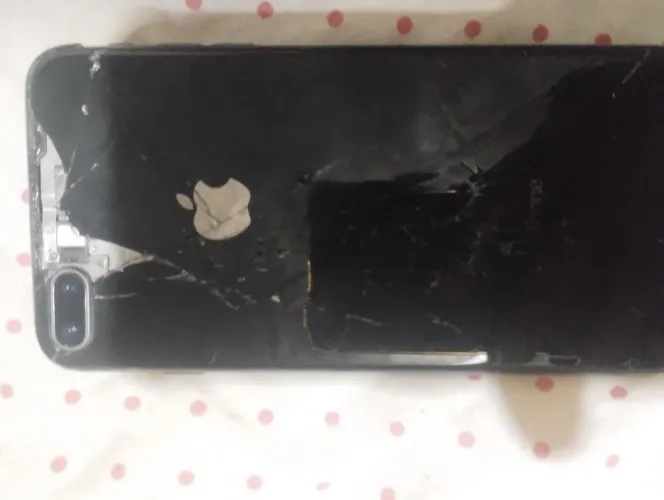 iPhone 8 plus com defeito na tela 180,00