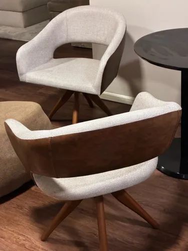 2 poltronas giratória para sala.